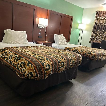 Hillcrest Motel By Oyo Aurora Near Lawrenceburg Екстериор снимка