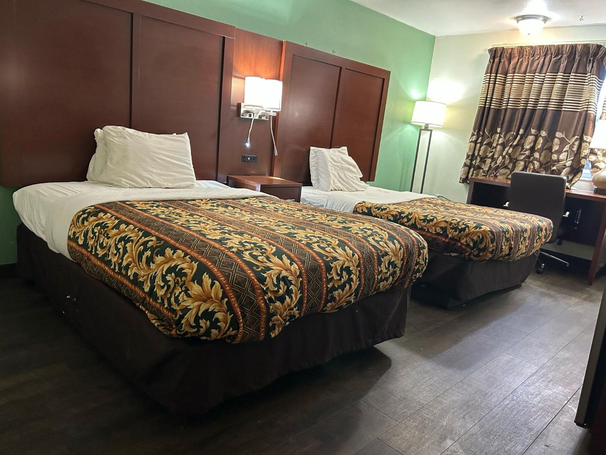 Hillcrest Motel By Oyo Aurora Near Lawrenceburg Екстериор снимка