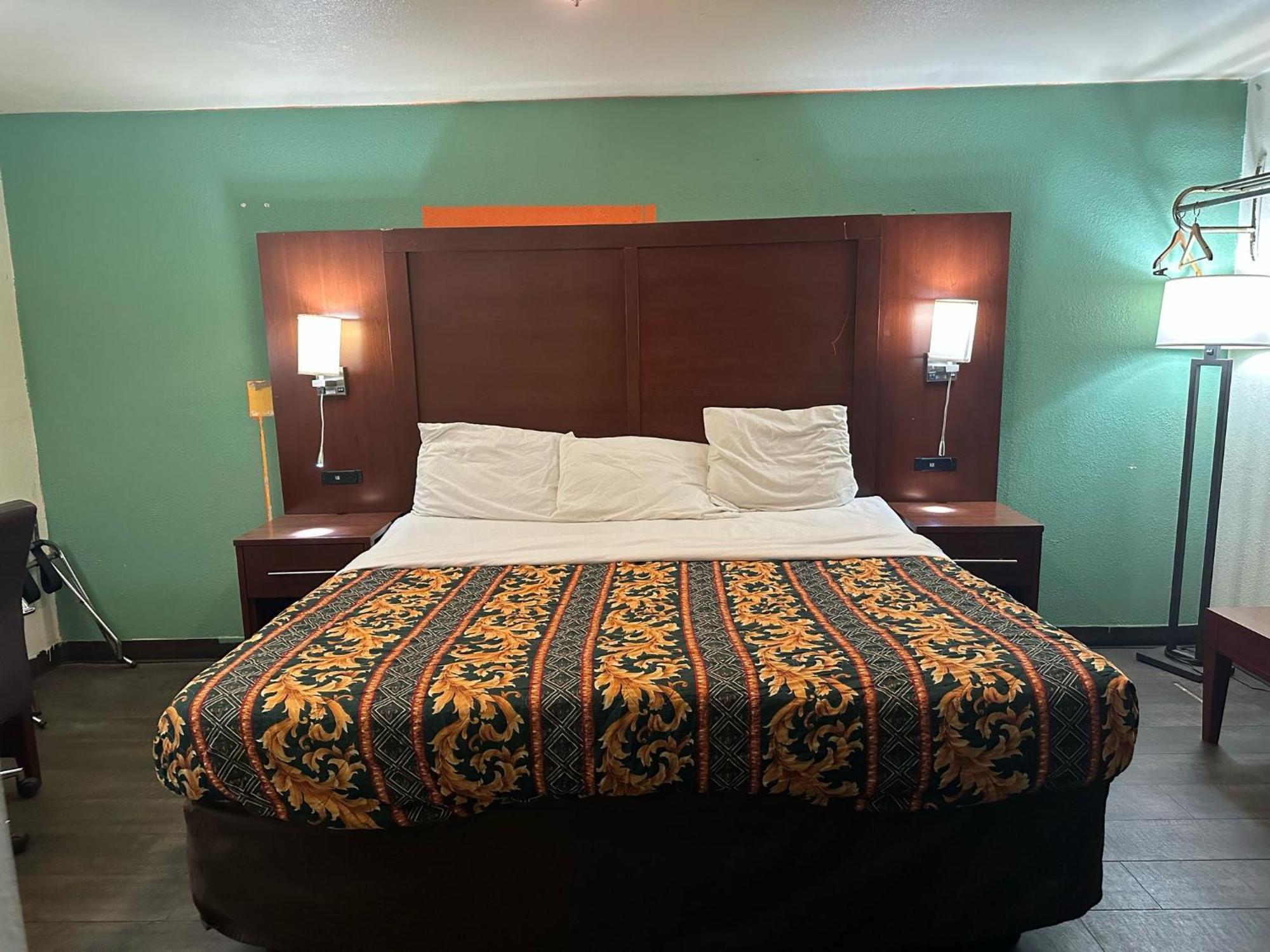 Hillcrest Motel By Oyo Aurora Near Lawrenceburg Екстериор снимка