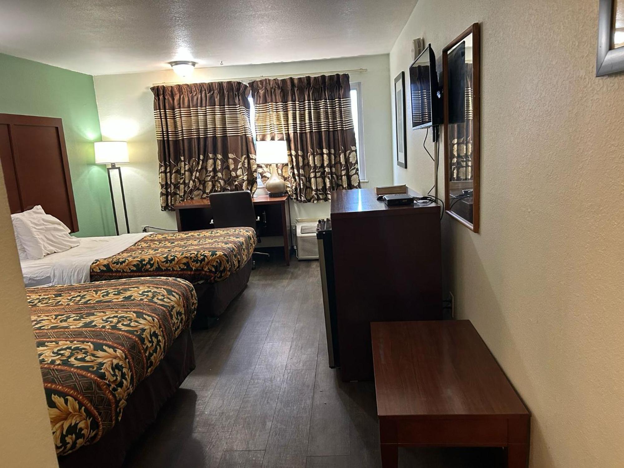Hillcrest Motel By Oyo Aurora Near Lawrenceburg Екстериор снимка