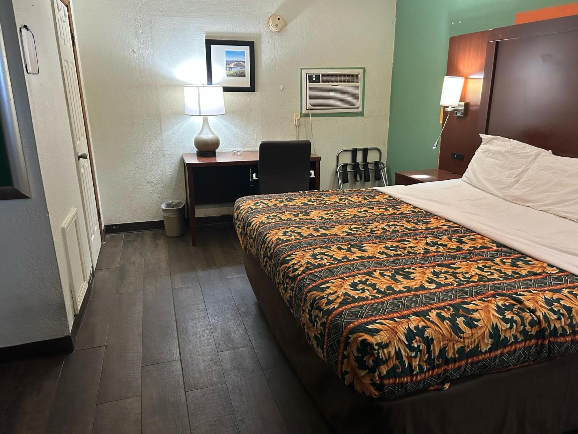 Hillcrest Motel By Oyo Aurora Near Lawrenceburg Екстериор снимка