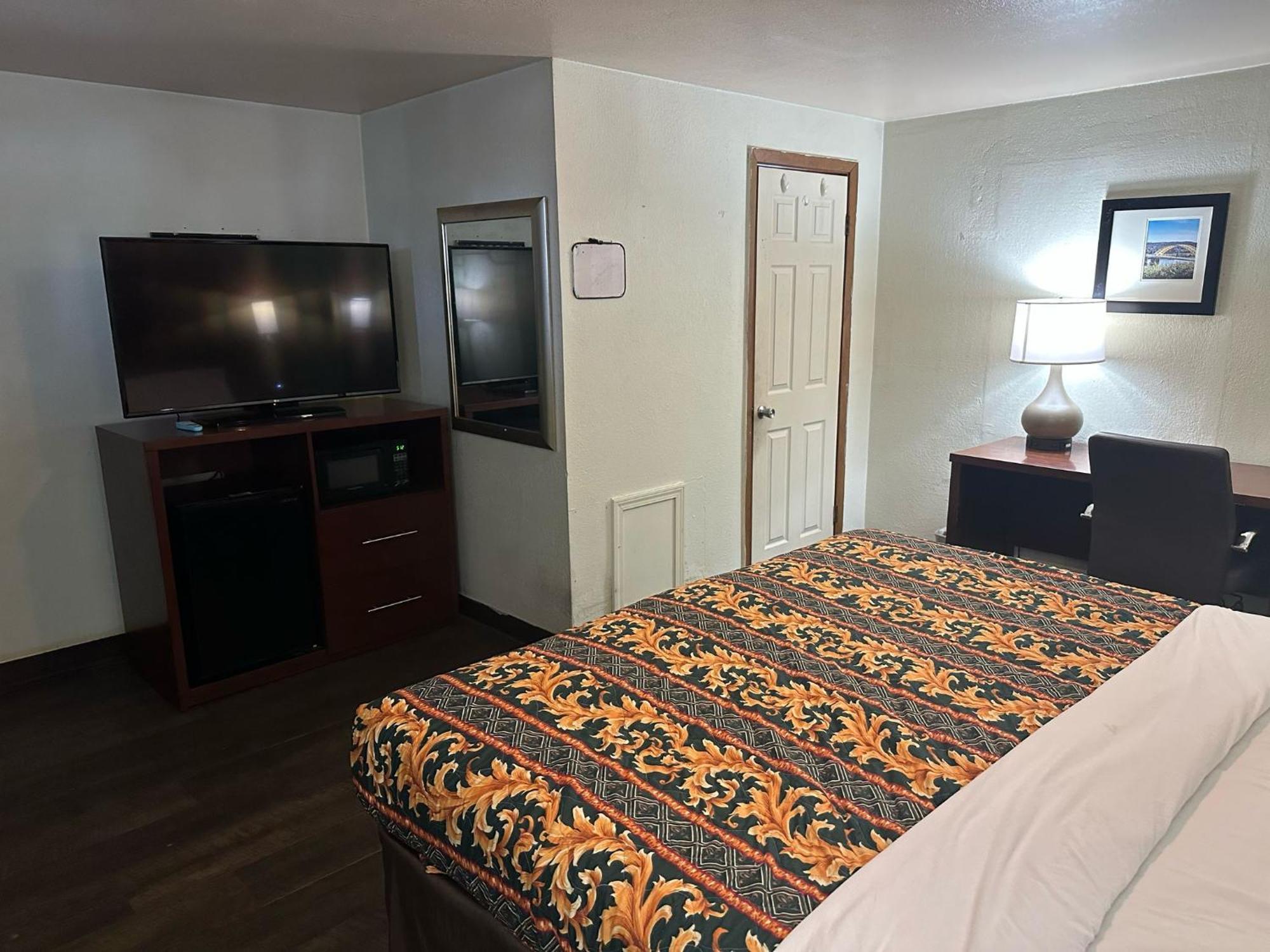Hillcrest Motel By Oyo Aurora Near Lawrenceburg Екстериор снимка