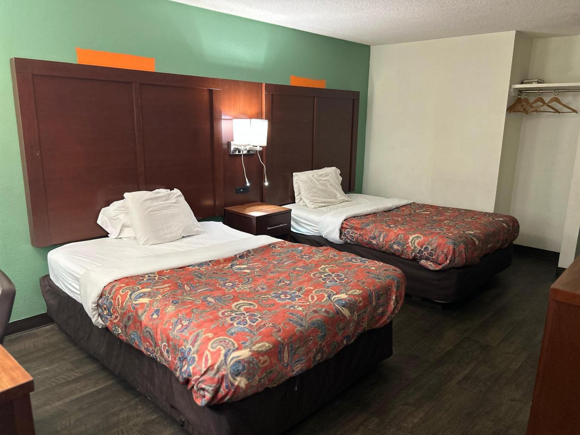 Hillcrest Motel By Oyo Aurora Near Lawrenceburg Екстериор снимка