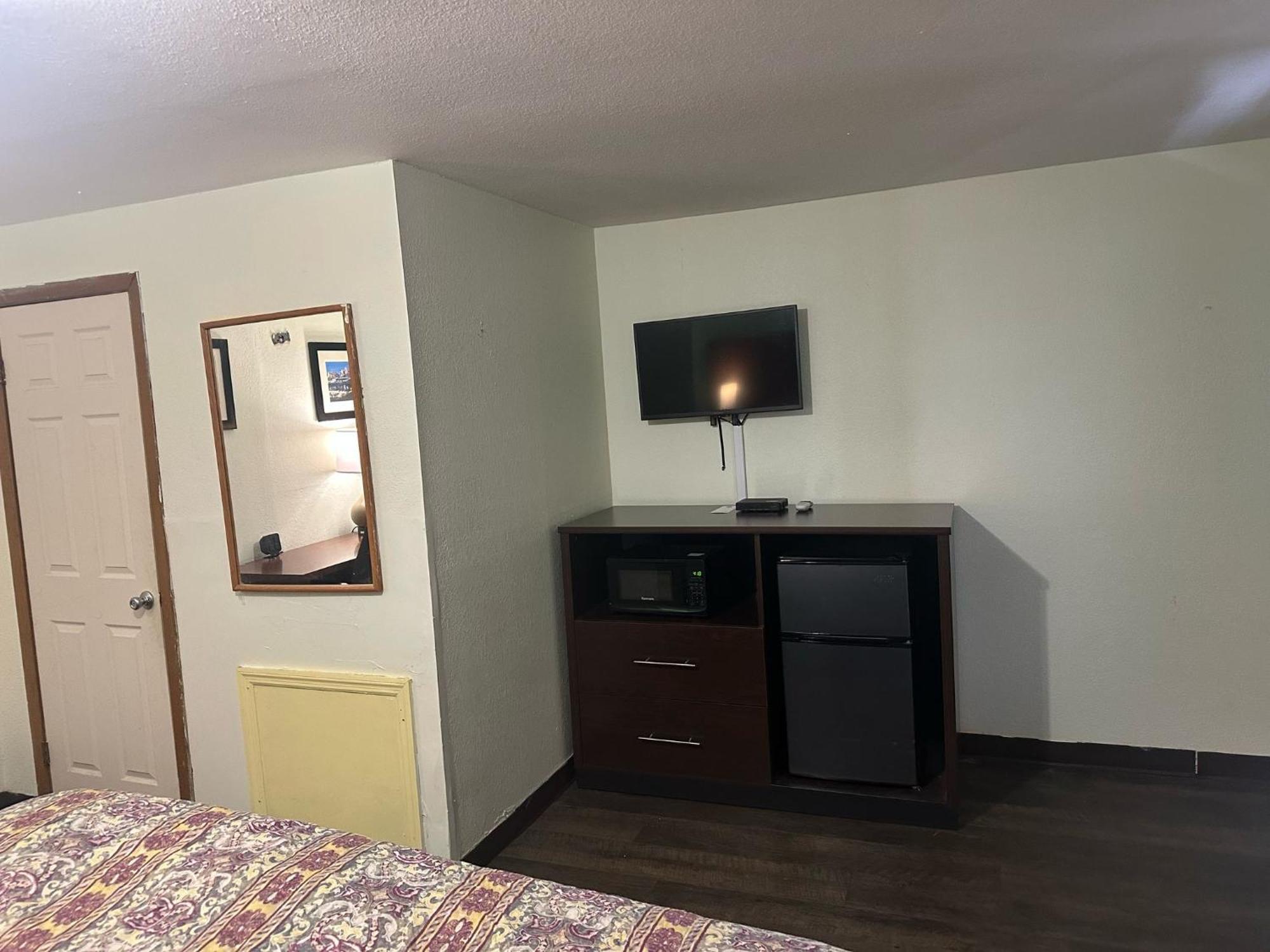 Hillcrest Motel By Oyo Aurora Near Lawrenceburg Екстериор снимка