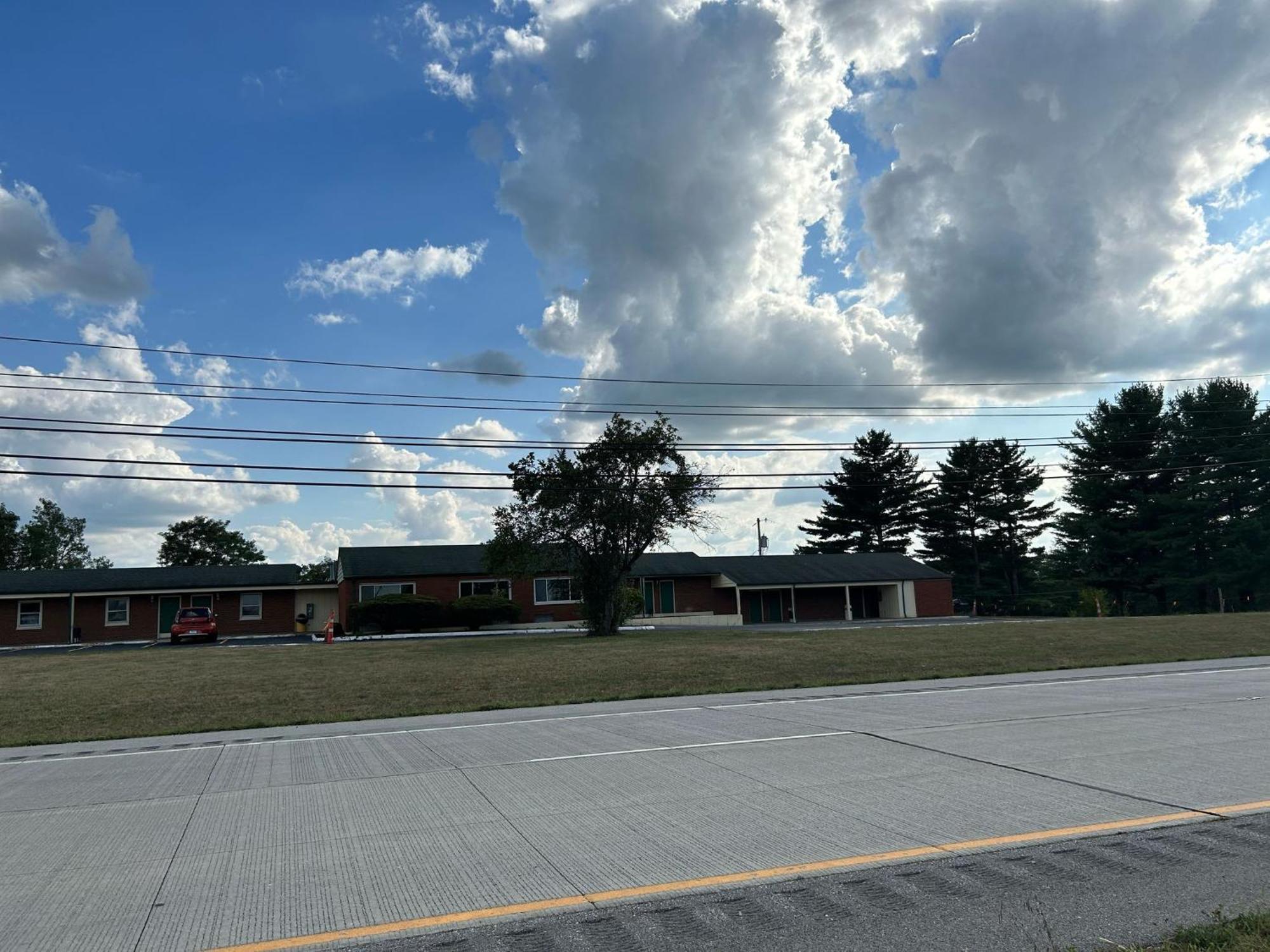 Hillcrest Motel By Oyo Aurora Near Lawrenceburg Екстериор снимка