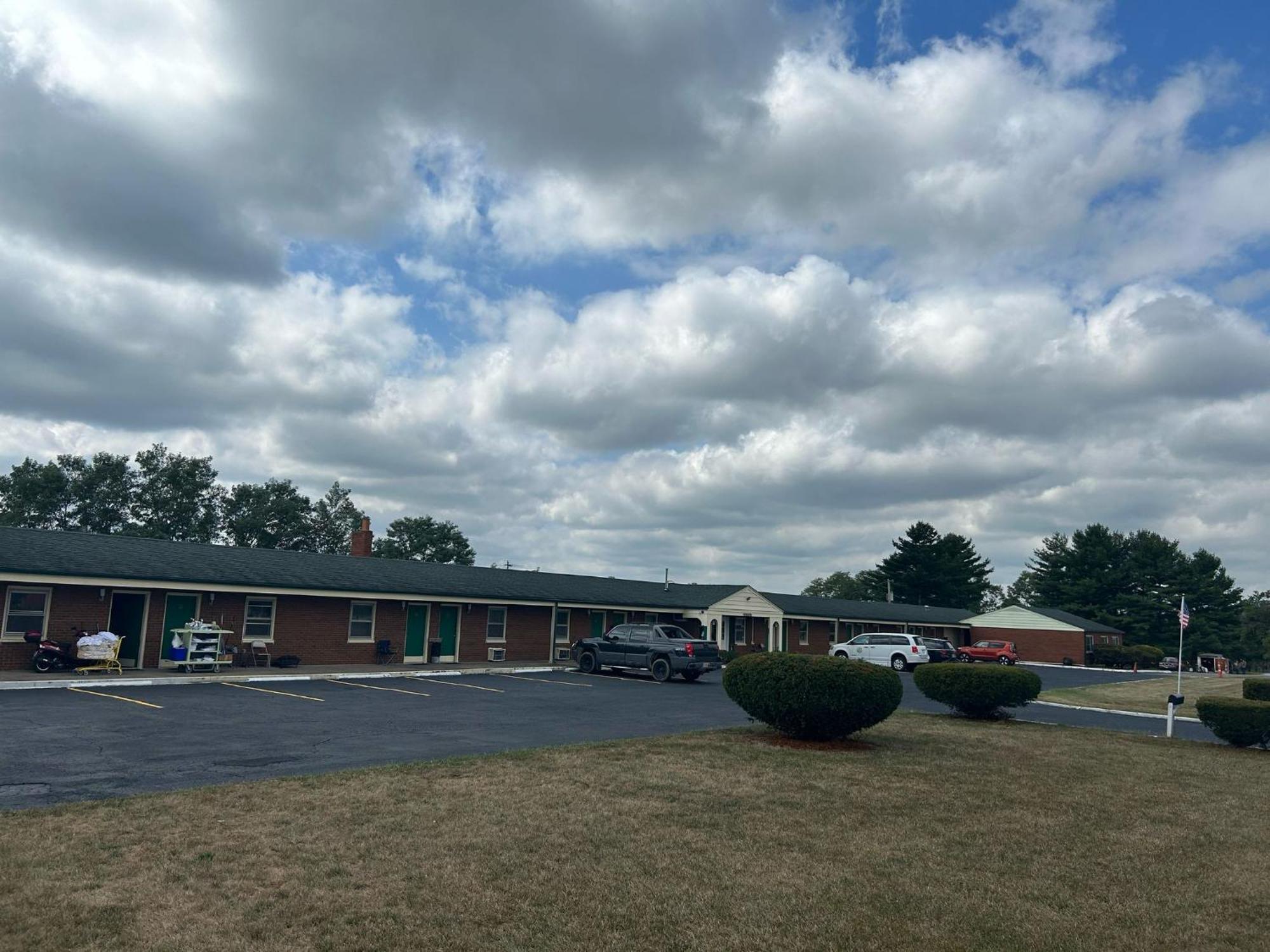Hillcrest Motel By Oyo Aurora Near Lawrenceburg Екстериор снимка