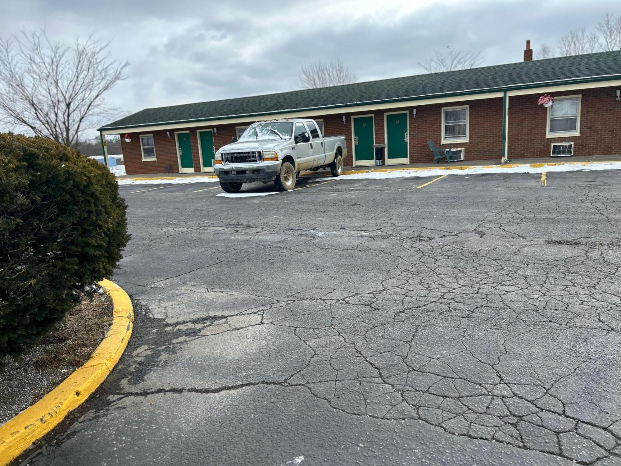 Hillcrest Motel By Oyo Aurora Near Lawrenceburg Екстериор снимка